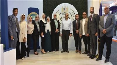 رئيس هيئة الدواء يتفقد جناح العرض الخاص بالهيئة في المؤتمر العالمي للسكان والصحة