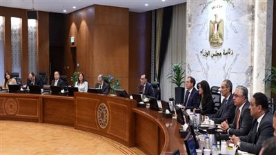 رئيس الوزراء يترأس اجتماع اللجنة الوزارية العليا لتنظيم المنتدى القومي للاستثمار (صور)