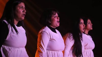 المرأة وسلطة التقاليد في عرض 