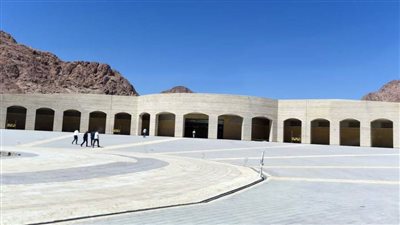 رئيس الوزراء يتفقد مشروع إنشاء ساحة ومبنى السلام بسانت كاترين