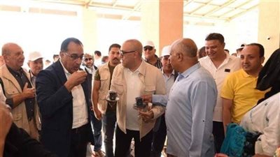 رئيس الوزراء يتفقد مشروع محطة تحلية مياه البحر بطابا