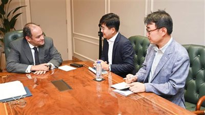 وزير التجارة والصناعة يلتقي وفد شركة سامسونج مصر لصناعة الإلكترونيات