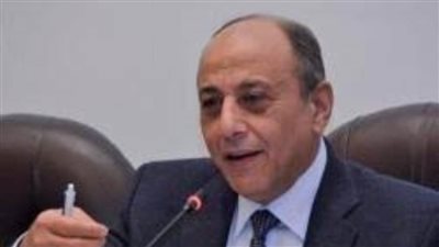 وزير الطيران المدني يوجه العاملين بمطار الأقصر الدولي للخروج بموسم شتوي ناجح