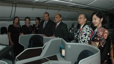  وزير الطيران والسفير الياباني بالقاهرة يشهدا مراسم الاحتفال بإعادة تشغيل أولى رحلات «مصر للطيران» إلى طوكيو