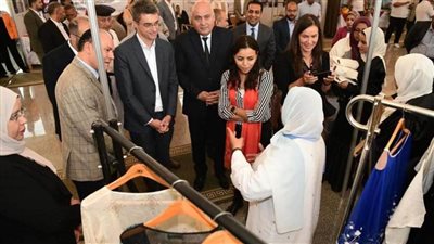 وزير التنمية المحلية يتلقى تقريرا عن زيارة المدير الإقليمي للبنك الدولي لقنا لمتابعة أنشطة برنامج التنمية المحلية بصعيد مصر