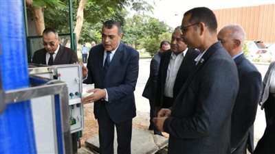 وزير الدولة للإنتاج الحربي يزور مركز التميز العلمي والتكنولوجي 