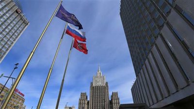 الخارجية الروسية تعرب عن قلقها إزاء نشر الولايات المتحدة لأسلحة محظورة