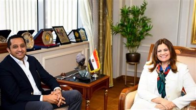 وزيرة الهجرة تستقبل رئيس شركة 