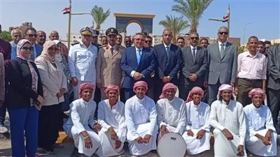 الغردقة للفنون الشعبية تشارك في مراسم وضع إكليل الزهور على النصب التذكارى للشهداء