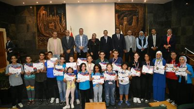 احتفالا بالعيد القومي.. محافظ الغربية يكرم 19 طالبا لفوزهم ببطولة الجمهورية الأولى لشطرنج المدارس