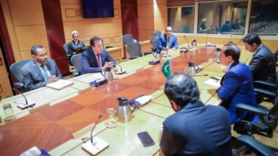  وزير الصحة ونظيره الباكستاني يناقشان تعزيز التعاون بين البلدين في المجال الصحي