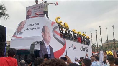 بالفيديو والصور.. حشود ضخمة بإدارات تعليم الجيزة تجوب المحافظة لمطالبة الرئيس السيسي بالترشح لفترة رئاسية جديدة 