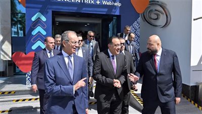 رئيس الوزراء يتفقد منظومة العمل بشركة 