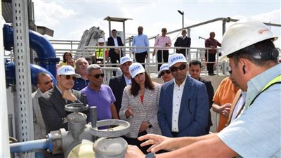 نائبا وزير الإسكان ومحافظ البحيرة يتفقدان المشروعات الجارية ببرنامج خدمات الصرف الصحي المستدامة 