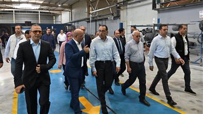 رئيس الوزراء يتفقد توسعات مصنع 
