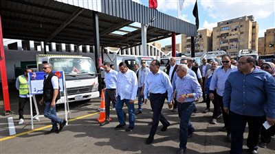 استعدادا لموسم الأمطار.. رئيس الوزراء يشهد اصطفافاً لمُعدات المراكز والمدن والأحياء بمحافظة بورسعيد   