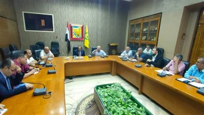 وزير النقل يتلقي أهالي حي الميناء بالعريش ويعلن زيادة تعويضات نزع الملكية