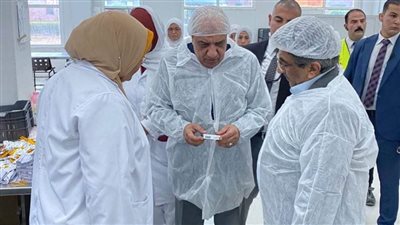 وزير قطاع الأعمال العام يتفقد مصانع شركة مصر للمستحضرات الطبية