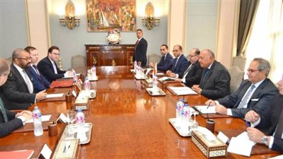 سامح شكري يلتقي وزير خارجية بريطانيا بالقاهرة