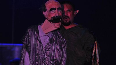 معاناة حياة المسوخ في العرض الكويتي «ثغرات»..  بملتقى القاهرة الدولي للمسرح الجامعي