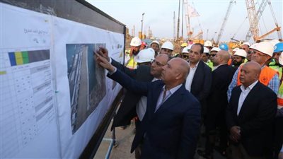وزير النقل يتفقد ميناء دمياط البحري لمتابعة معدلات تنفيذ المشروعات