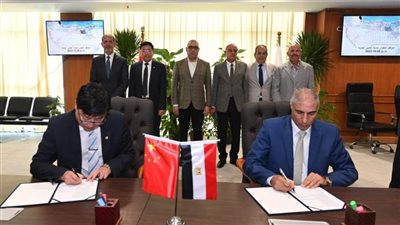 وزير الإسكان يشهد توقيع عقد تصميم وتنفيذ بحيرة العلمين 