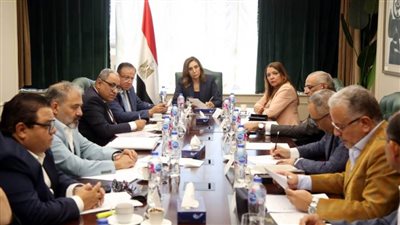 وزيرة الثقافة تجتمع وقيادات الوزارة لمناقشة الخطة الاستثمارية للوزارة خلال الفترة المُقبلة