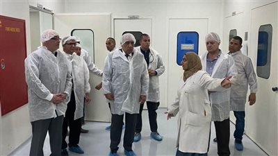 في زيارة مفاجئة.. وزير قطاع الأعمال العام يتفقد مصانع شركة النصر للكيماويات الدوائية