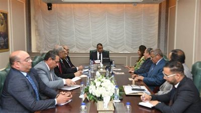 وزير الدولة للإنتاج الحربي يلتقي شركة بابيريوس الإسترالية لبحث مستجدات التعاون المشترك