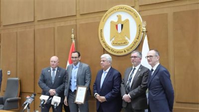 وزير التعليم العالي يلتقي وفد الكلية الملكية للجراحين في أدنبرة بالمملكة المتحدة