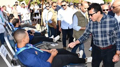 تضامنا مع غزة وزير الرياضة يطلق الحملة القومية للتبرع بالدم