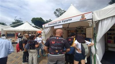 الرئيس الفنزويلي يفتتح الجناح المصري بمعرض فنزويلا الدولي للكتاب (صور)