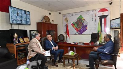 وزير الإسكان يعقد اجتماعا بمقر جهاز مدينة العاشر من رمضان لمتابعة وضع منظومة مياه الشرب بالمدينة