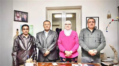 رئيس مركز البحر الأحمر يزور الدكتورة هناء البيضاني ابنة نائب رئيس مجلس قيادة الثورة اليمني الأسبق (صور)