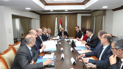 وزير التعليم يترأس اجتماع مجلس إدارة صندوق دعم وتمويل وتشييد المشروعات التعليمية (صور)