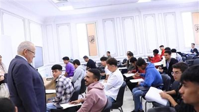الخشت يتفقد أول اختبارات الميد تيرم بجامعة القاهرة الدولية 