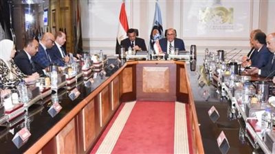 رئيس الهيئة العربية للتصنيع ووزير التنمية المحلية يتابعان الموقف التنفيذي لمشروعات البنية التحتية لمنظومة المخلفات بالمحافظات