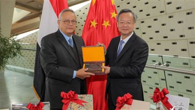 الصين تهدي مكتبة الإسكندرية مجموعة من الكتب في إطار برنامج روعة الصين 2023