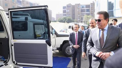وزير الصحة يشهد استلام سيارات نقل اللقاحات المبردة المقدمة من اليابان