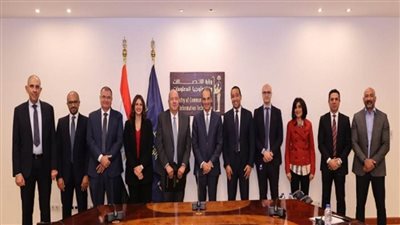 توقيع عقد بين 