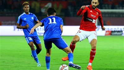 التعادل السلبي يحسم نتيجة الشوط الأول من مباراة الأهلي وسموحة في الدوري