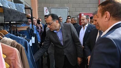 رئيس الوزراء يتفقد مصنع 