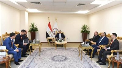 وزير الدولة للإنتاج الحربي يلتقي نائب وزير الدفاع للموارد والمشتروات بصربيا