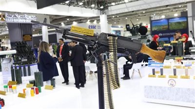 وزير الدولة للإنتاج الحربي يستقبل نائب وزير برنامج إدارة المشتريات الدفاعية بكوريا الجنوبية بجناح الوزارة بمعرض 