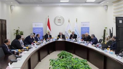 وزير التعليم العالي يترأس جلسة حوارية لمناقشة اللائحة الداخلية لجامعة بنها الأهلية (صور)