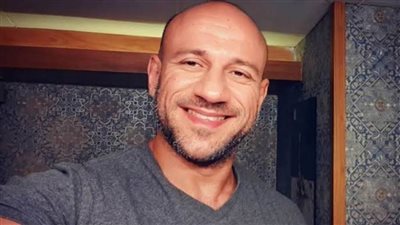 بعد غياب 10 أعوام.. تفاصيل عودة أحمد مكي للسينما برعاية إسعاد يونس