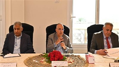 وزير الري يلتقي محافظ بني سويف ويناقشان موقف المشروعات المائية بالمحافظة (صور)