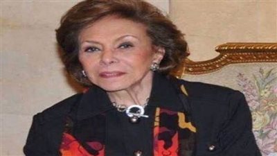 السفيرة ميرفت تلاوي تدلي بصوتها الانتخابي بكلية الفنون الجميلة في الزمالك 