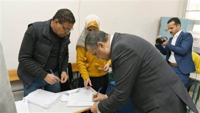 وزير الإنتاج الحربي يُدلي بصوته في الانتخابات الرئاسية (صور)