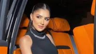 بفستان أسود أنيق.. مي عمر تخطف الأضواء بجمالها